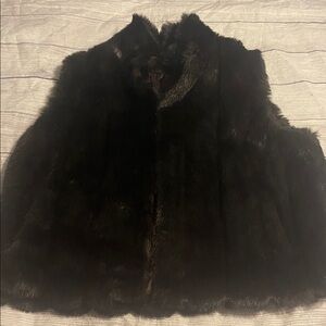 New Komitor Elegant Black Faux Fur Vest L